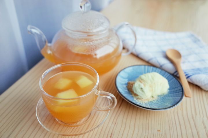 天冷了来一杯暖心热饮,天冷了给自己来杯奶茶