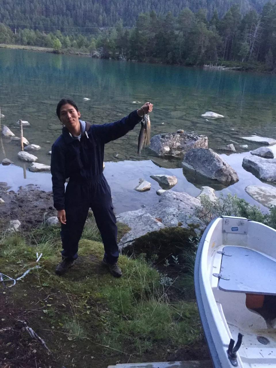 26岁80国。这个河南商丘的小伙子告诉我们，环游世界没有门槛