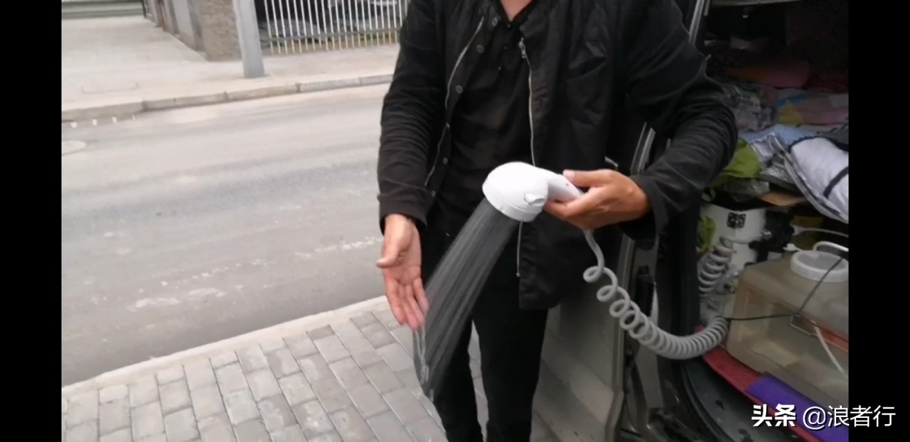 床车与b型房车怎么选择,自驾游房车好还是床车好