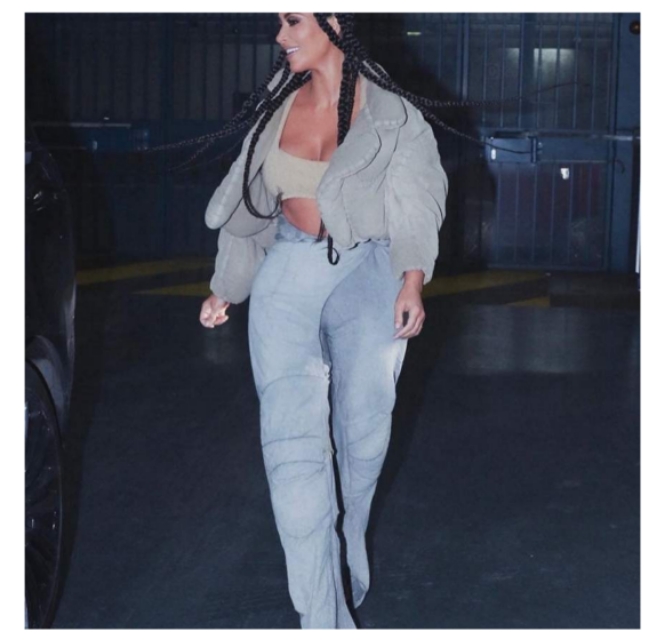 金卡戴珊带女儿看秀,金卡戴珊带着女儿