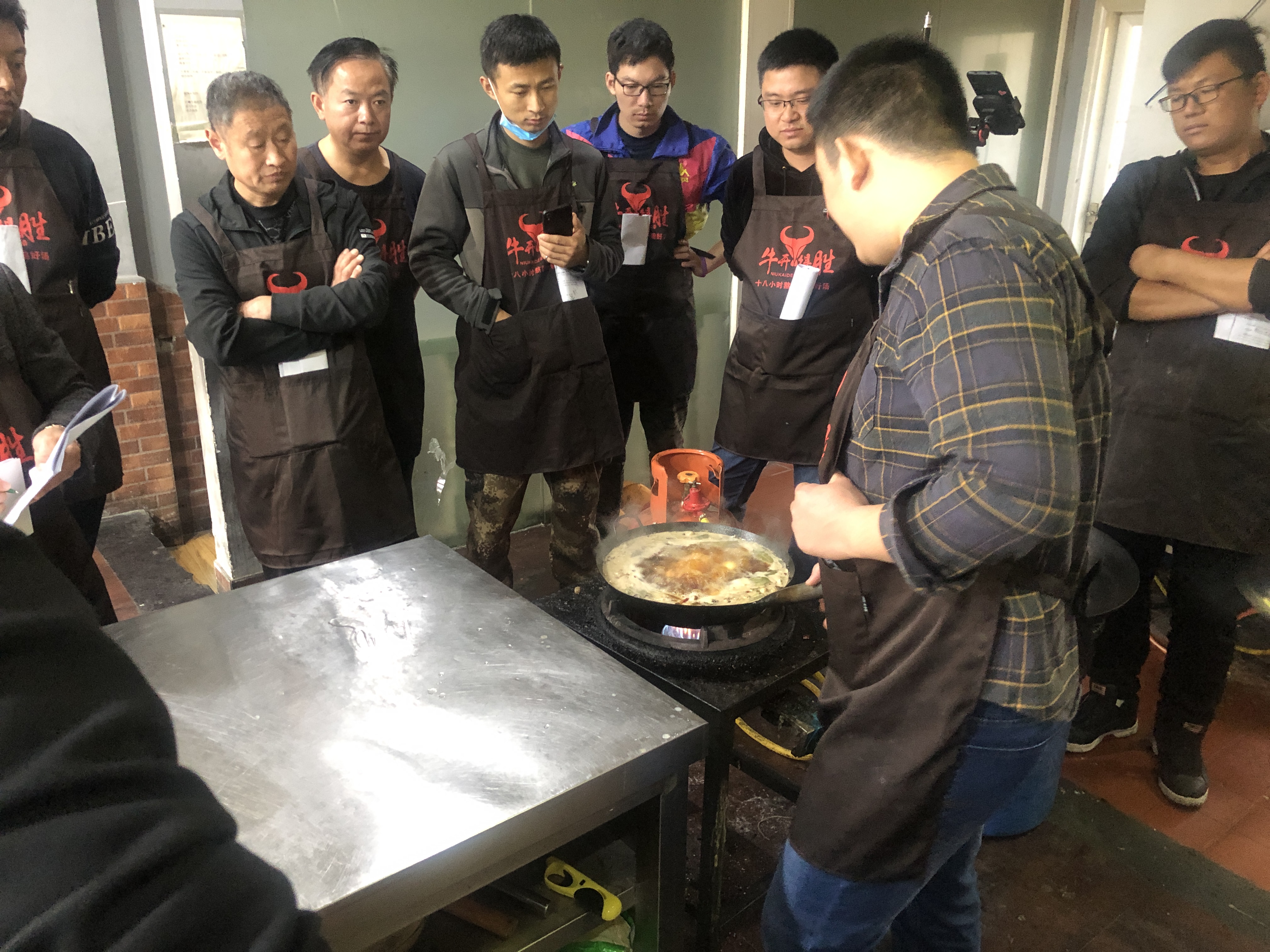 开家牛肉汤店月入5万,一年开牛肉汤店200家