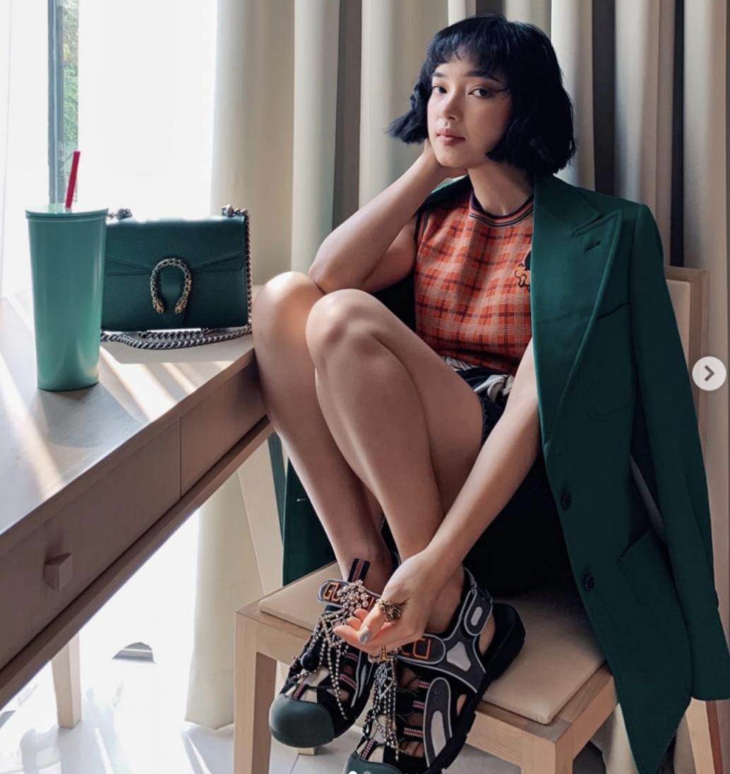 宋慧乔穿黑色v领,35岁宋慧乔穿搭