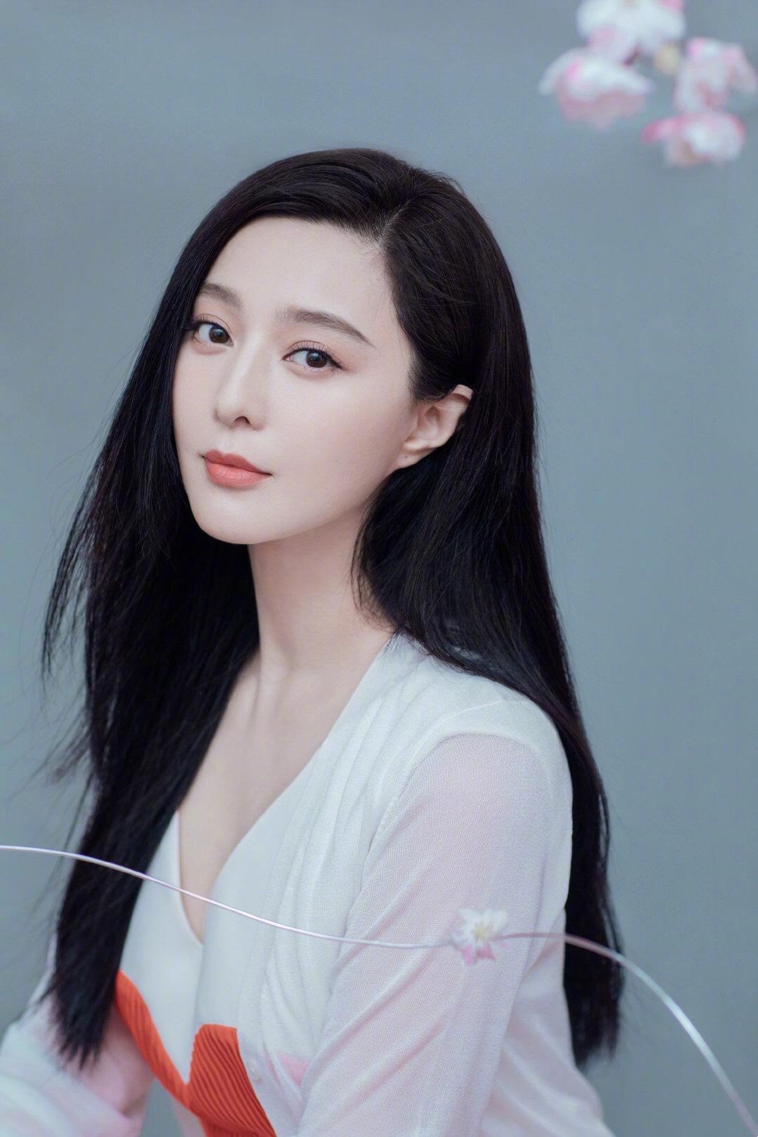 范冰冰走秀黑纱花絮,范冰冰拍的绿瘦广告照片