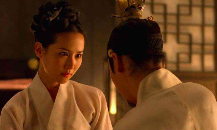 皇帝可以留宿妃子寝宫吗,皇帝出宫宫女们怎么服侍