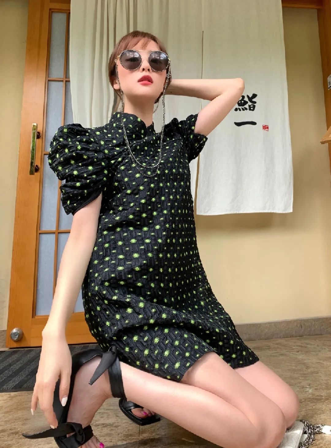 满大街都是浓浓的过节气息,满大街都是国风的衣服