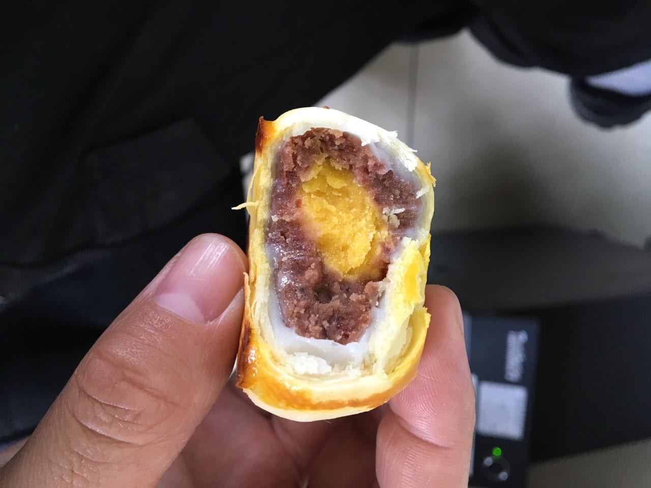 谢霆锋讲解蛋黄月饼,黑金酥蛋黄酥谢霆锋