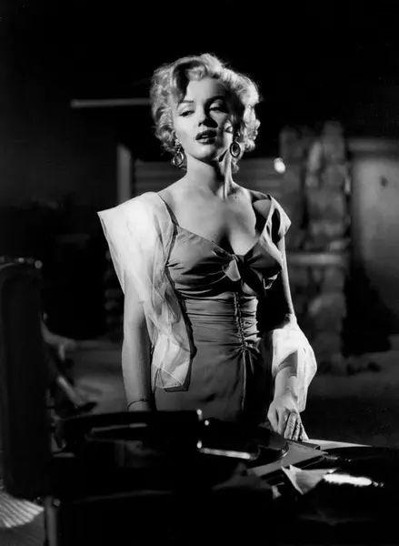 玛丽莲梦露美丽之谜,女神玛丽莲梦露图片