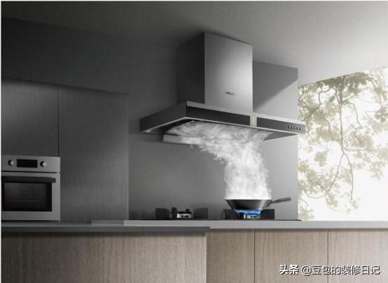 邻居炒菜油烟飘进我家怎么办,别人家做饭油烟串到我家怎么解决