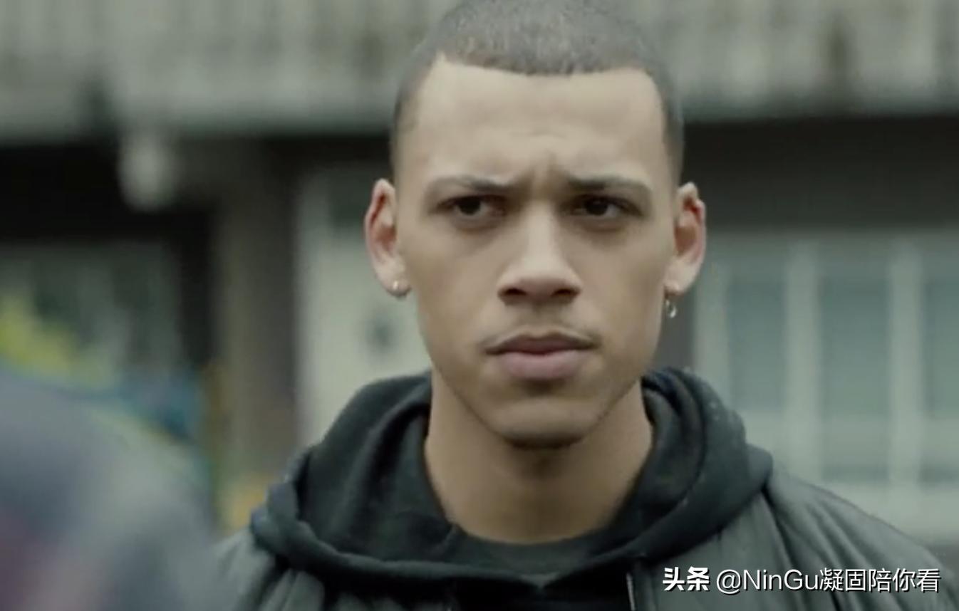 男子被炸碎后发现自己变成机器人,男子被枪击中变身