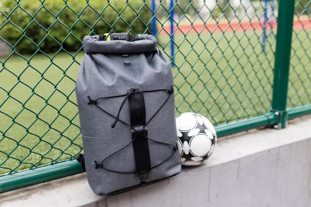 型男出街必备：刀割不入、风雨不侵，这款硬核背包丢大街都偷不走