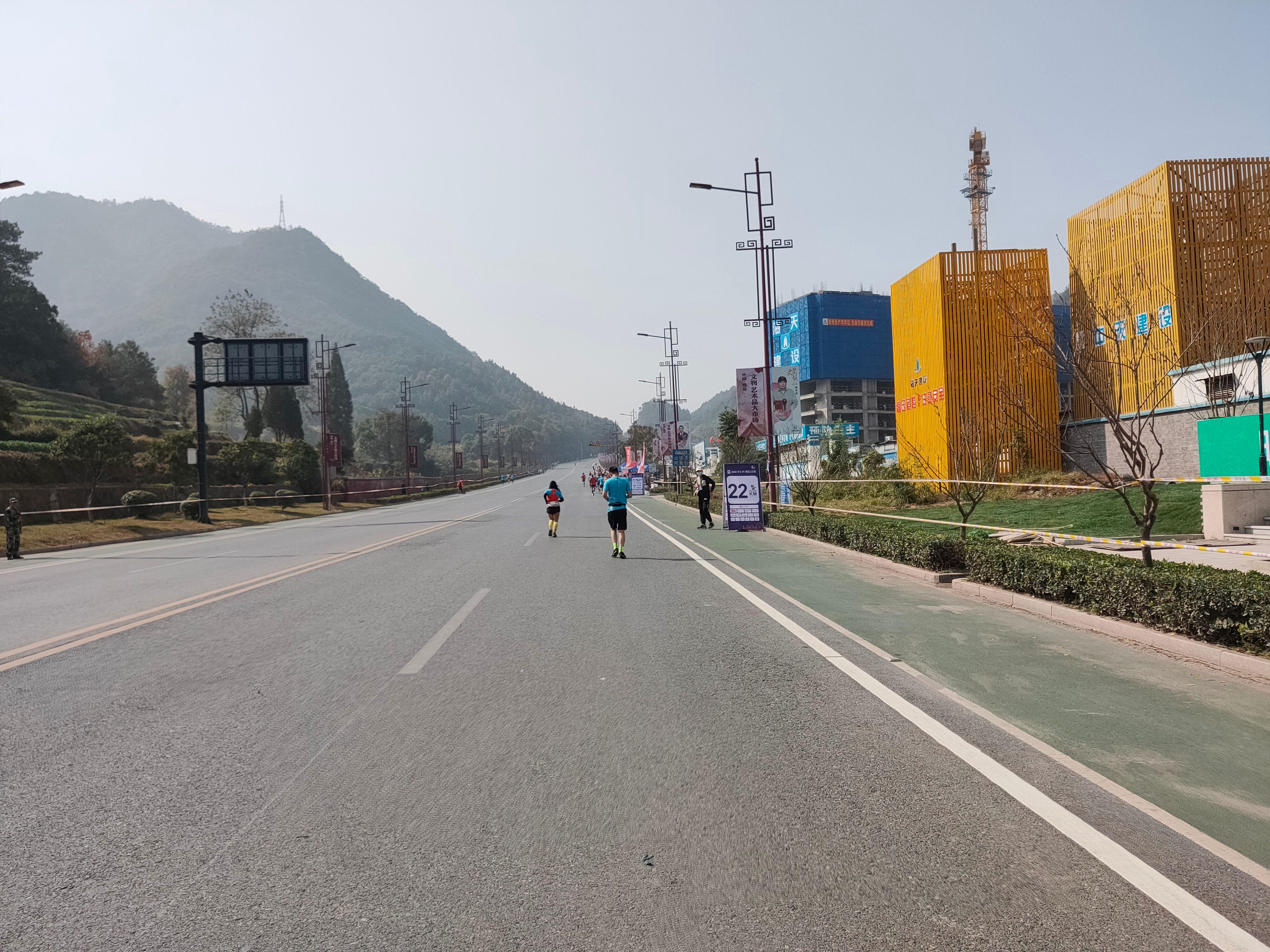 首个全马2022年超燃视频,横店马拉松2023全马颁奖直播