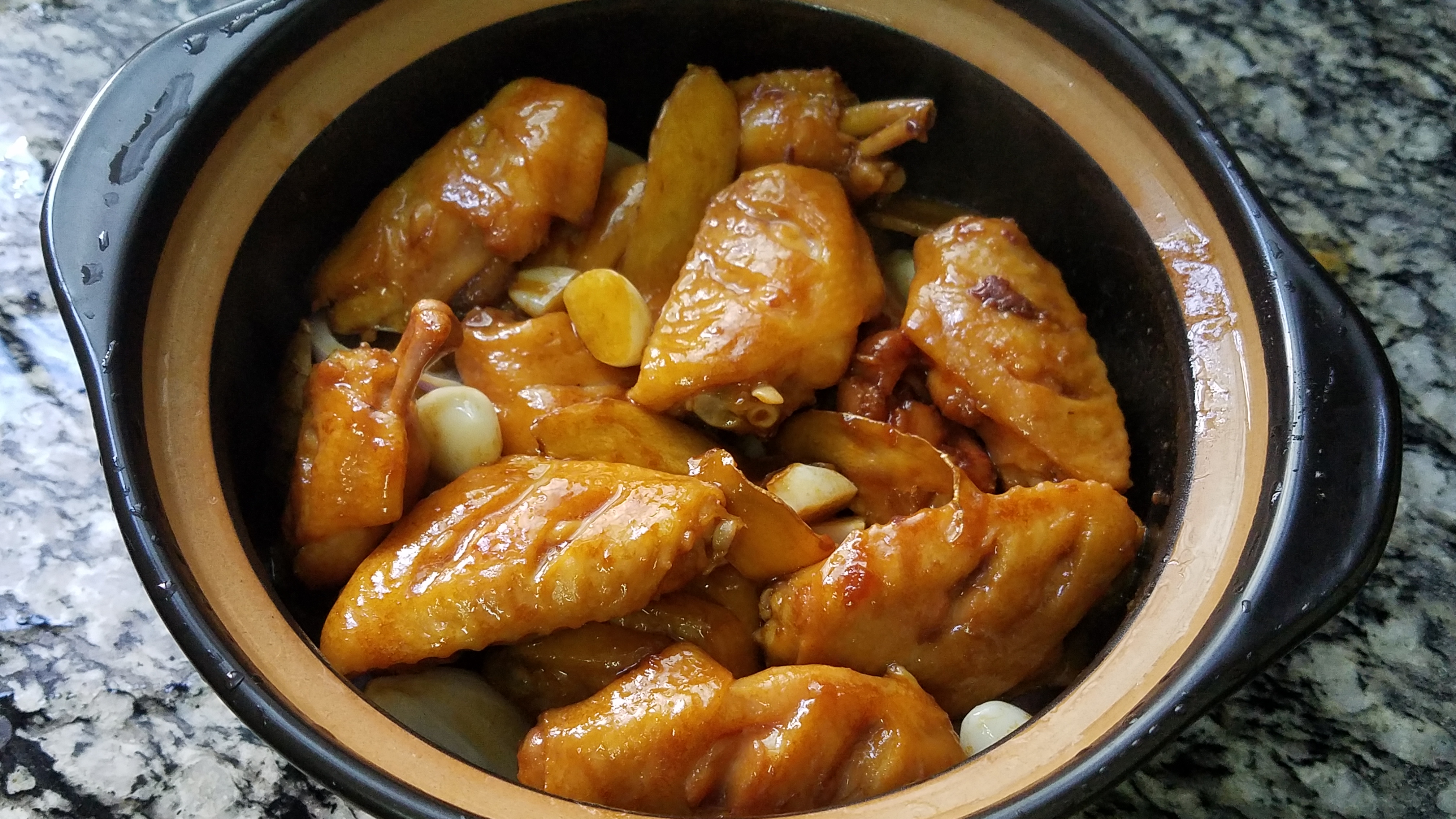 香喷喷的烤鸡奥尔良鸡翅,在家也能做香喷喷的鸡翅包饭