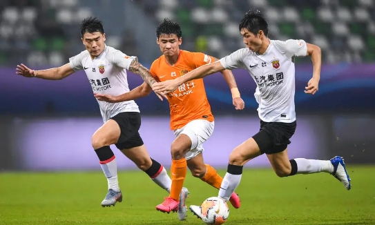 武汉卓尔点球,卓尔禁区内手球