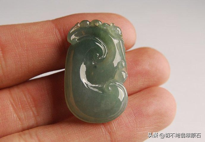 油青翡翠是什么颜色的好,油青种翡翠到底值不值钱