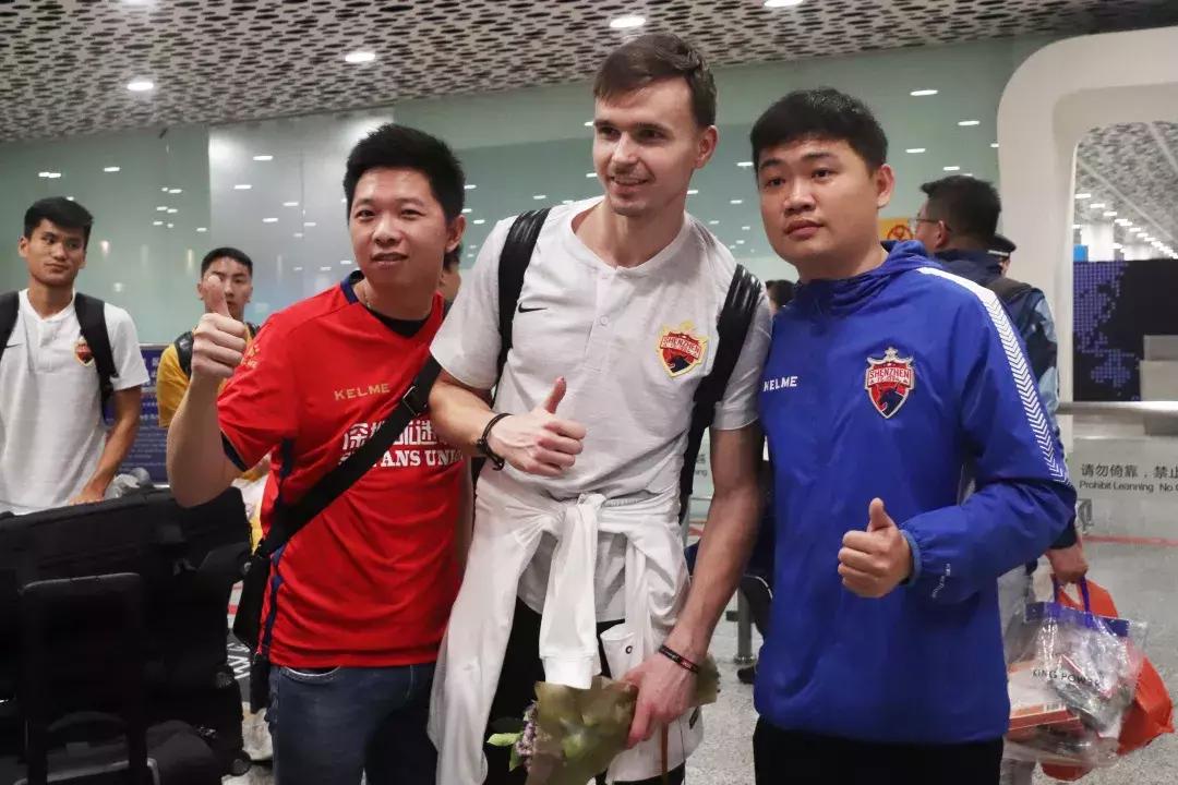 深足结束高原训练返深,深足第二现场球迷