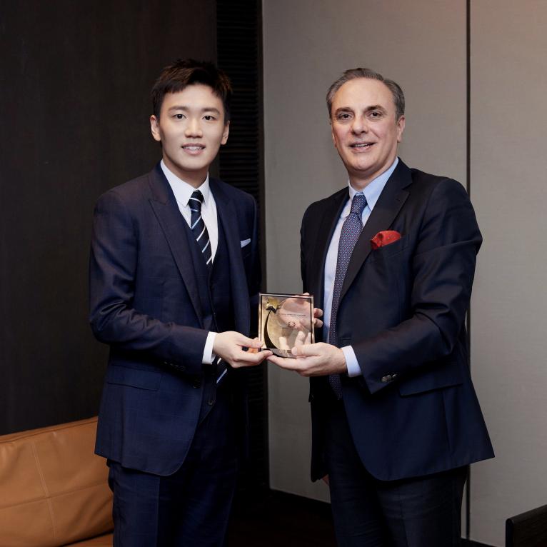 中意两国建交50周年苏宁张康阳被授予卓越先锋奖