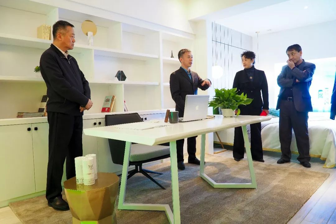 鏂扮枂绮补闆嗗洟寮犱紵,鏂扮伯闆嗗洟寮犱紵鐜扮姸