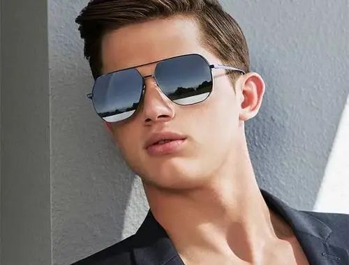 眼镜行业有多暴利,眼镜行业的深度解析