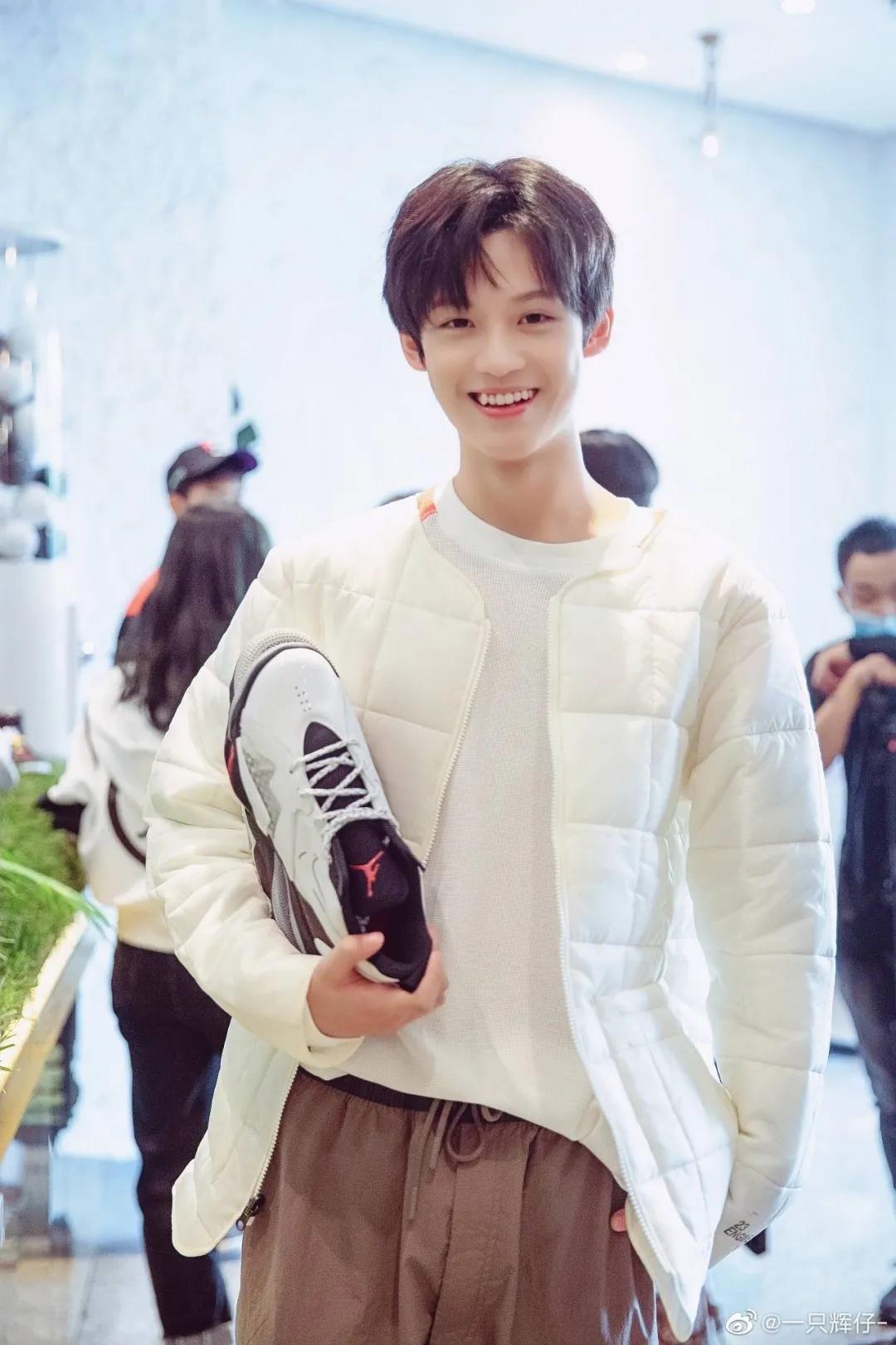 黄子韬王一博101创造营,创四选手撞脸王源