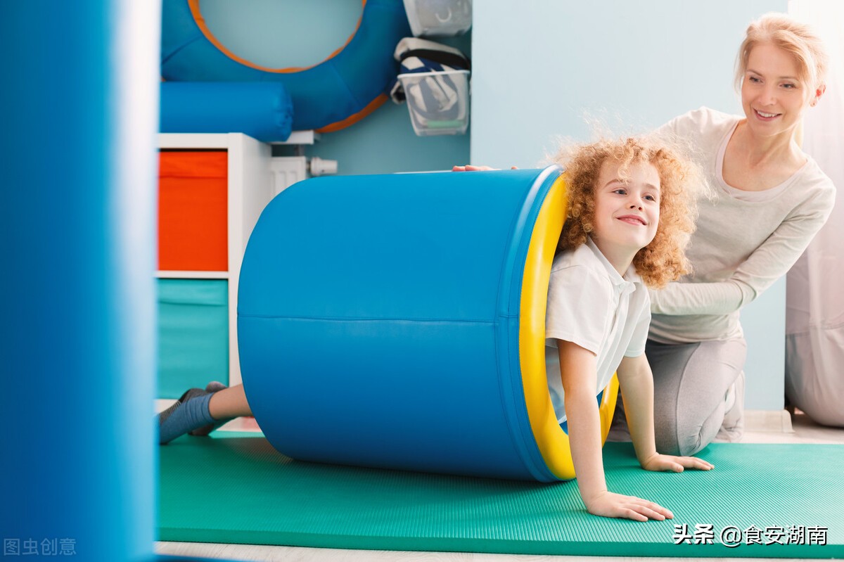 听觉统合训练对孤独症儿童的康复治疗如何开展?看大咖介绍明白了