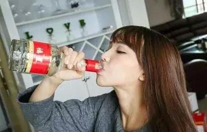 白酒酿造过程视频大咖辨酒,白酒酿造工艺全过程