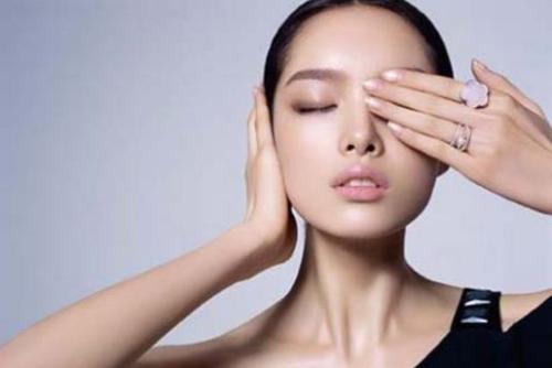 什么洗面奶比较好用温和不刺激,什么洗面奶温和不刺激还能卸妆