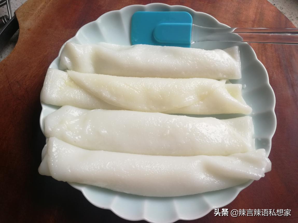 家常拌凉皮做法非常简单好吃,家庭拌凉皮做法