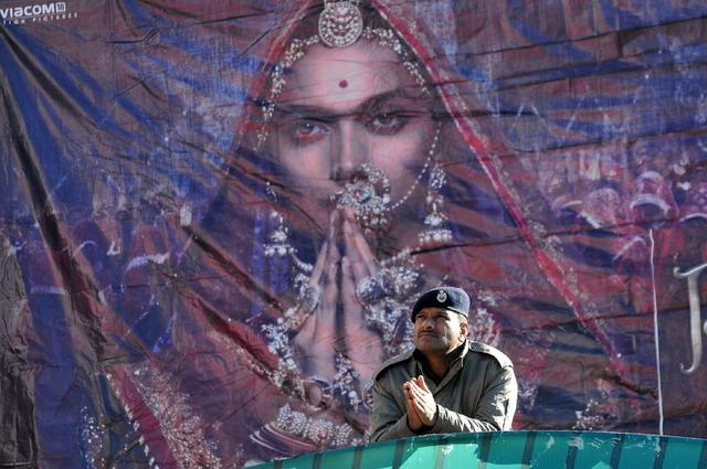 鍏充簬鏈堢粡琚瑙嗙殑妗堜緥,鍗板害濂充汉鏉ユ湀缁忚姝ц