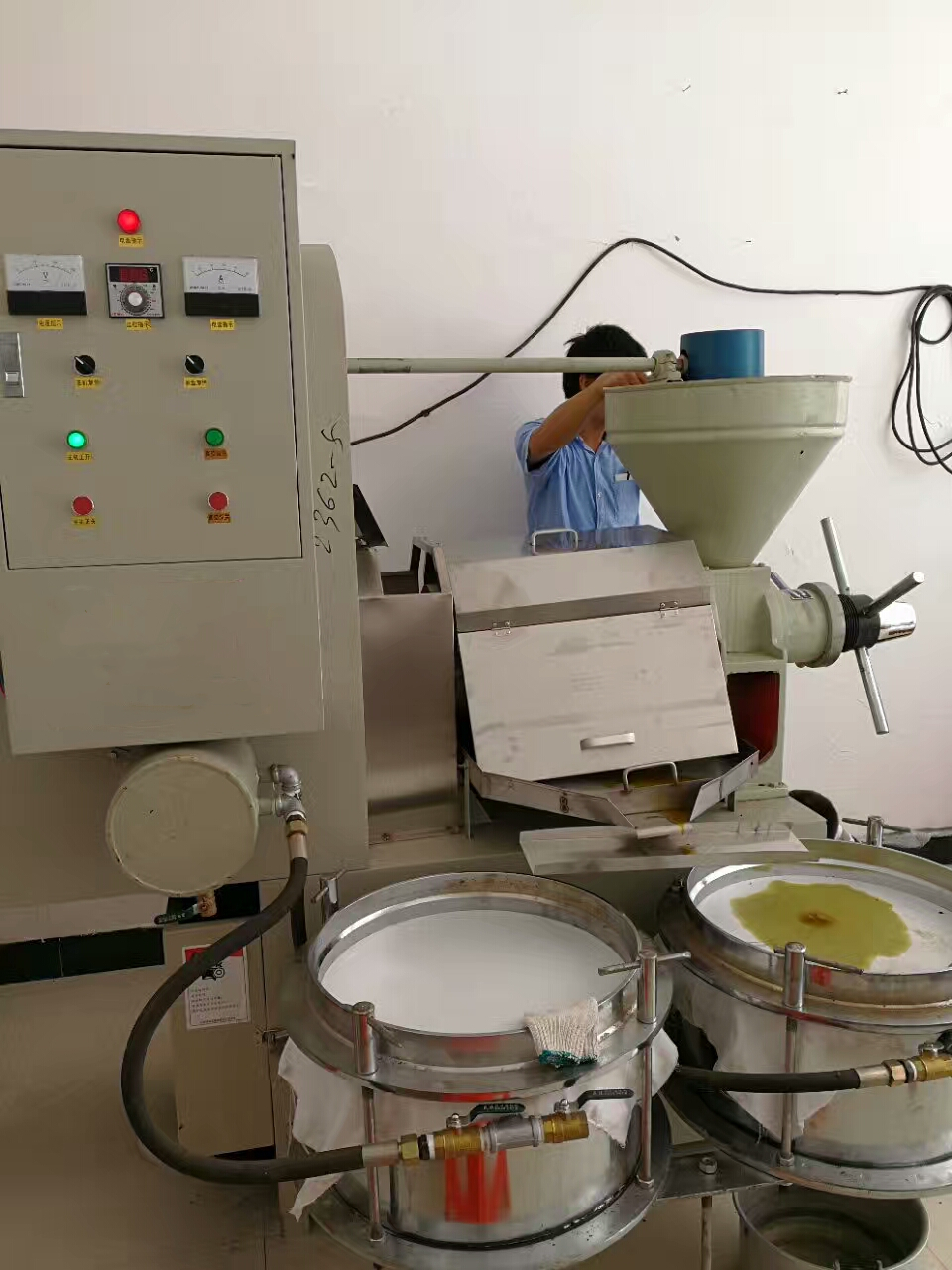 小型榨油坊都需要买哪些榨油设备,榨油坊的商机有哪些