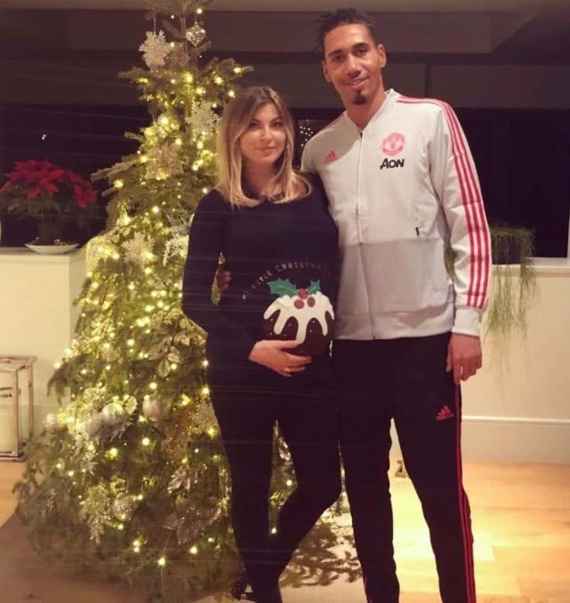 奶爸联队！曼联5人宣布妻子女友有喜，为了奶粉钱也得更努力踢球