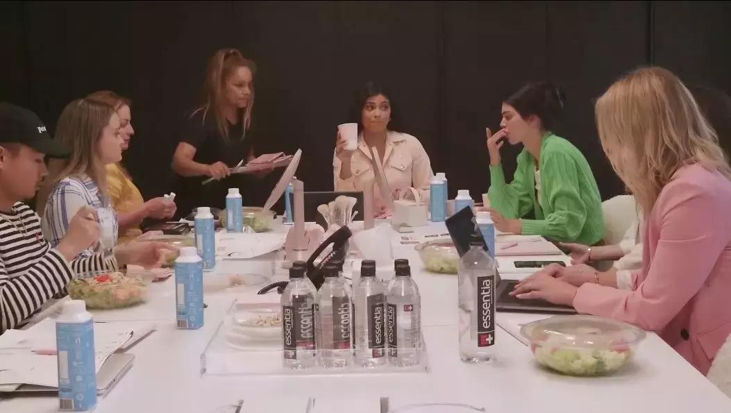 22岁身价70亿的传奇人生,22岁白手起家年收入70亿