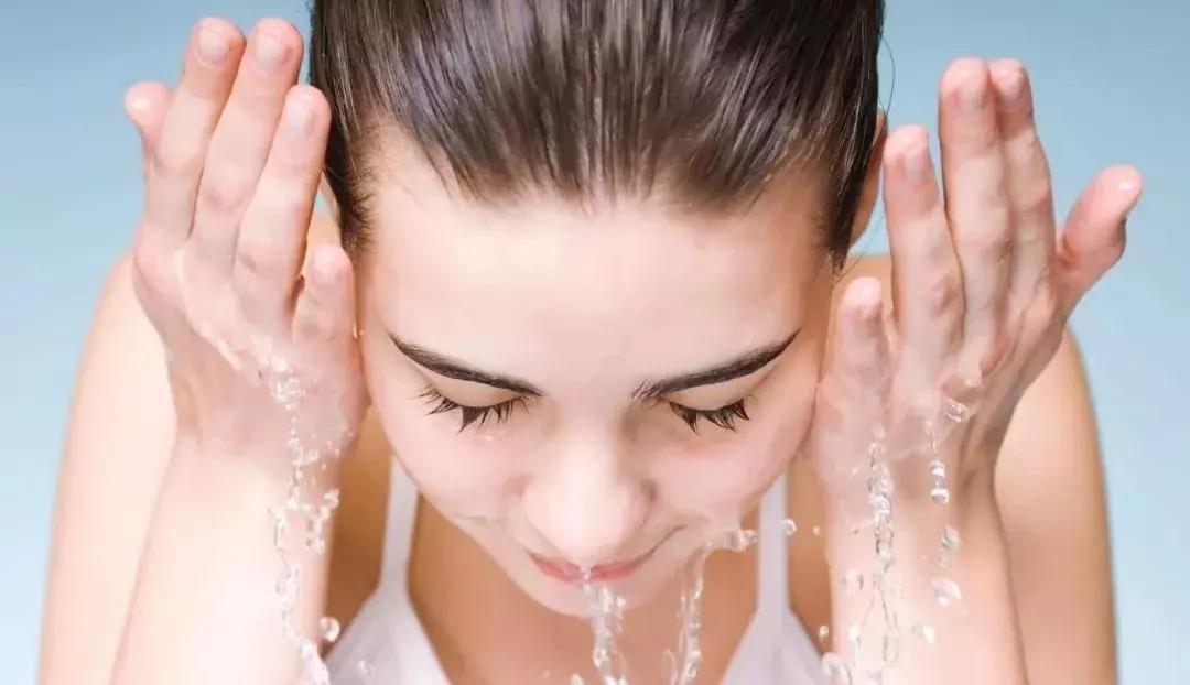 如何选一款自己适合的洗面奶,如何选择自己适合的洗面奶呢