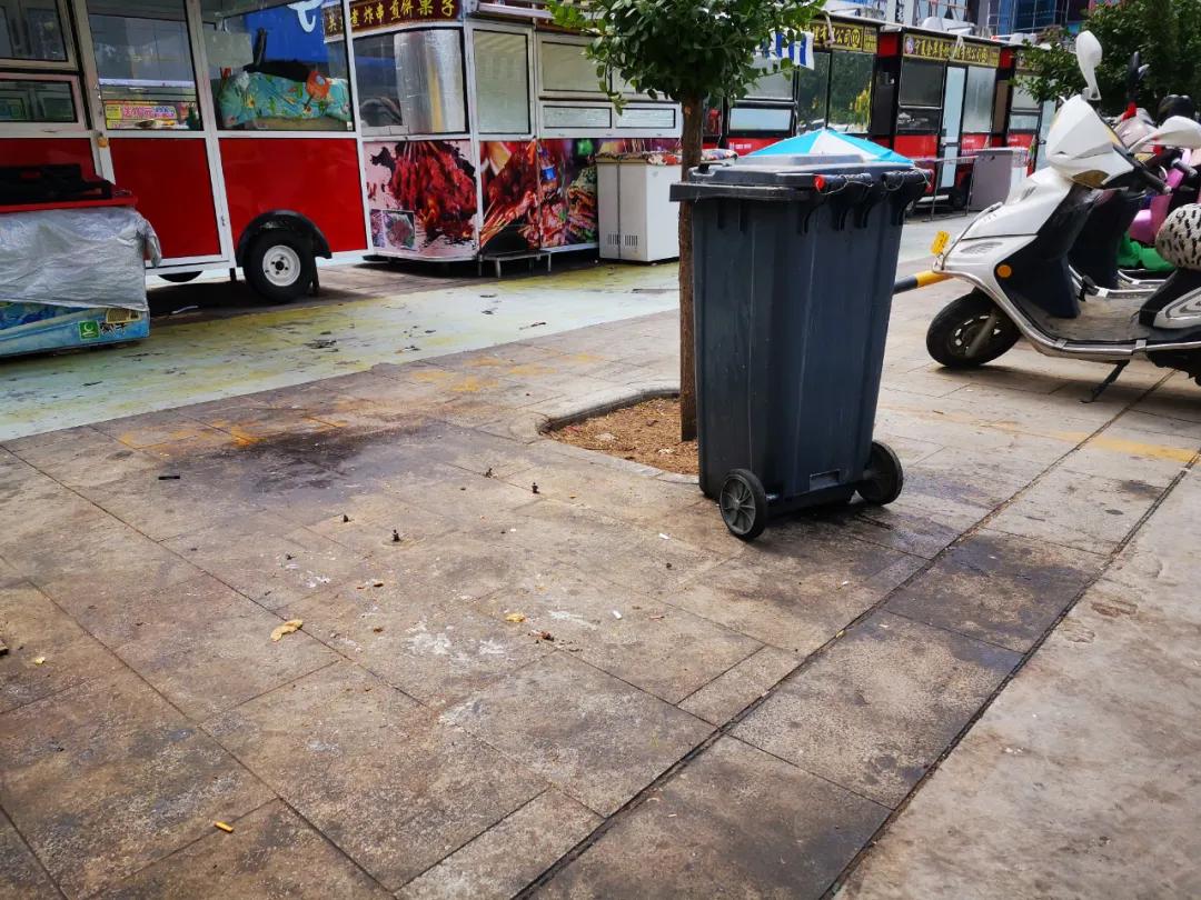 创城曝光台|新百广场秩序混乱问题依旧