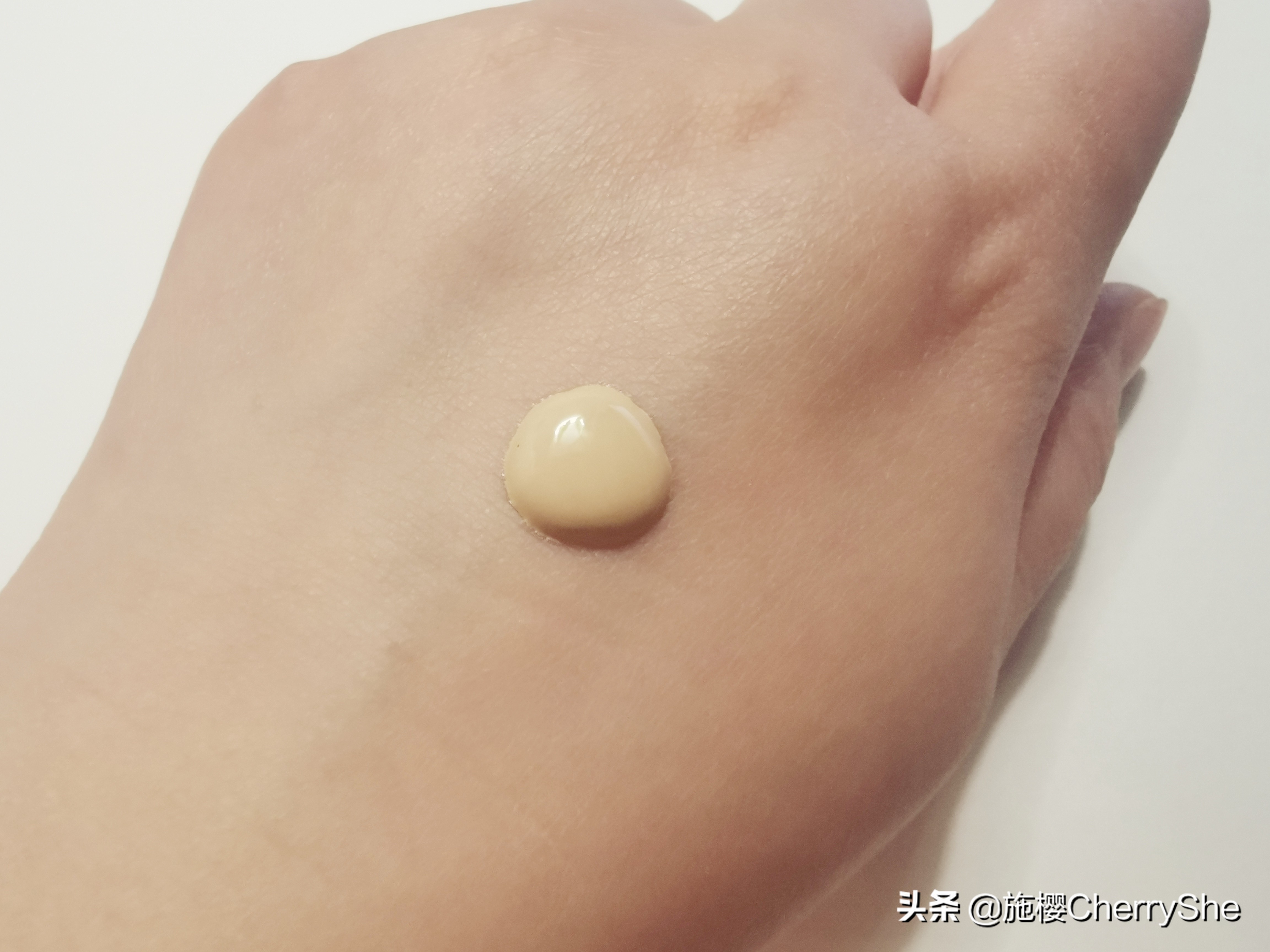 4款油皮粉底液:阿玛尼权利、YSL、玫珂菲、植村秀小方瓶,哪个好