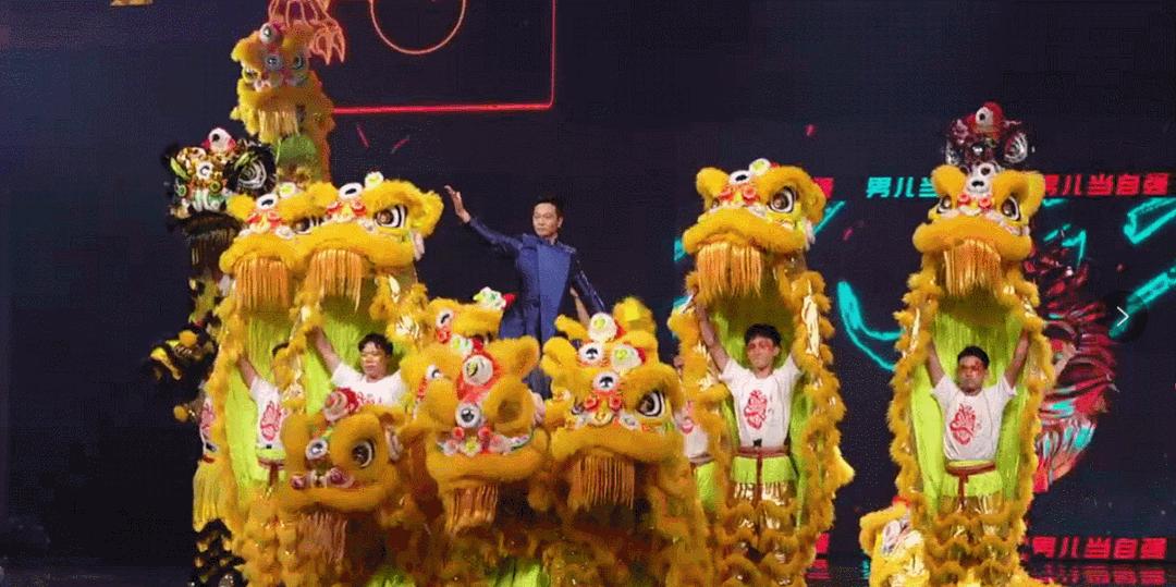 谢霆锋在台下看王菲和刘德华,谢霆锋看王菲表演