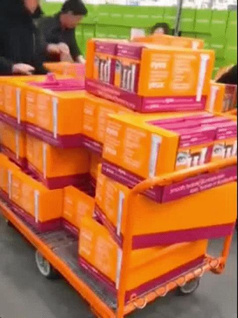 优衣库被抢后续视频,优衣库被哄抢完整版