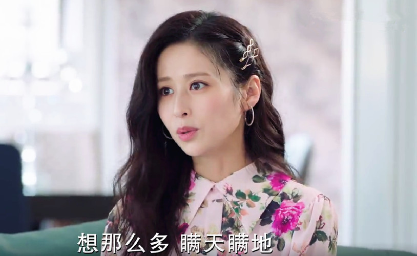 陪你一起长大颖儿擦地板,陪你一起长大颖儿找父母安慰