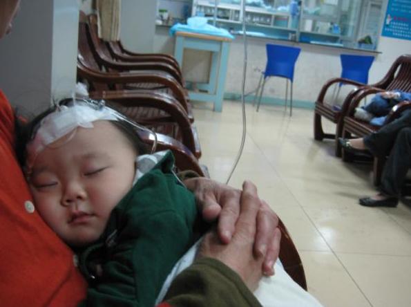 4岁儿童上吐下泻紧急处理,孩子6岁上吐下泻怎么办