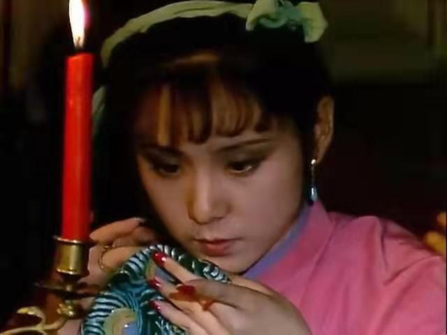 红楼梦中谁裹脚了,红楼梦林黛玉真的有玉吗