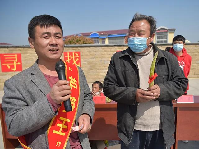 河南上蔡：诞生“芦笋王”单棵拍卖300元