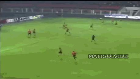 足球史上最全能支点中锋!他可以在中锋、前腰和边锋之间无缝衔接!