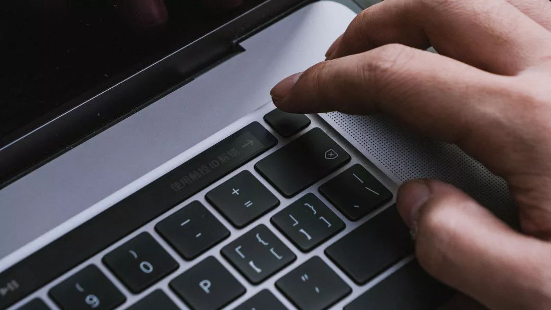 macbookpro三千左右的,macbookpro16寸选i7还是i9