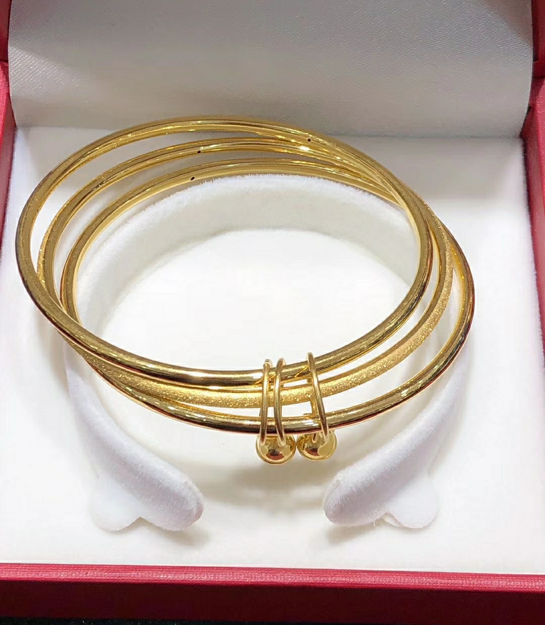 盘点十大必买的经典款黄金手镯,适合年轻人佩戴的经典黄金手镯