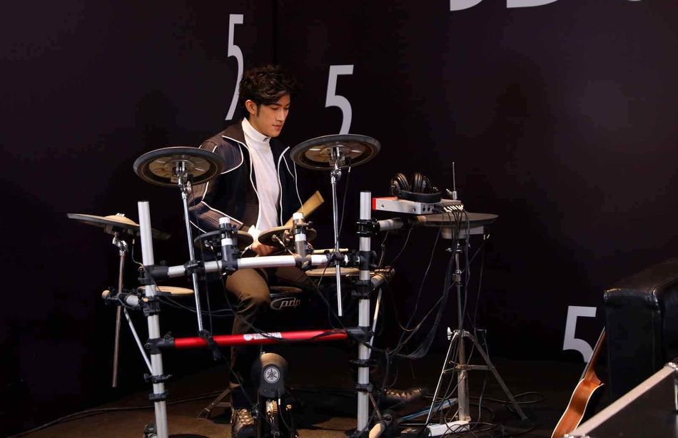 李治廷腹肌锻炼,李治廷花样健身