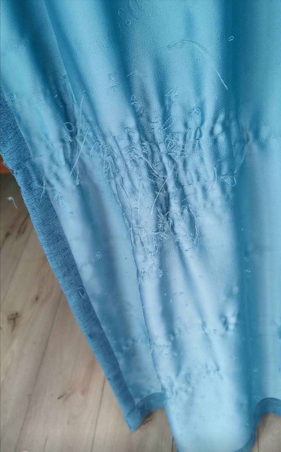 买窗帘绝对不买贵的,别为窗帘花冤枉钱