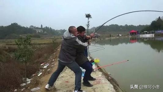 钓鱼时鱼竿卡节了，咋整？