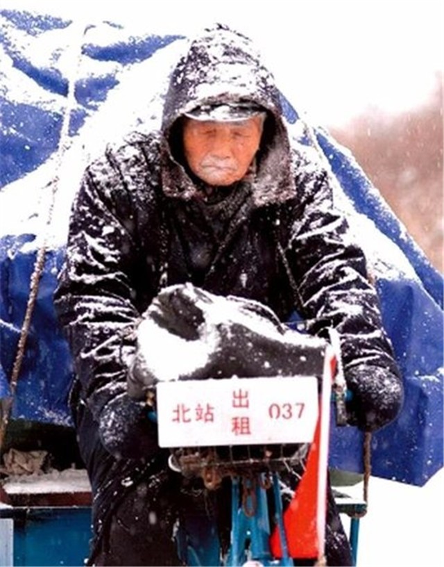 88岁白方礼：我老了，三轮车蹬不动了，这是给孩子们的最后一笔钱