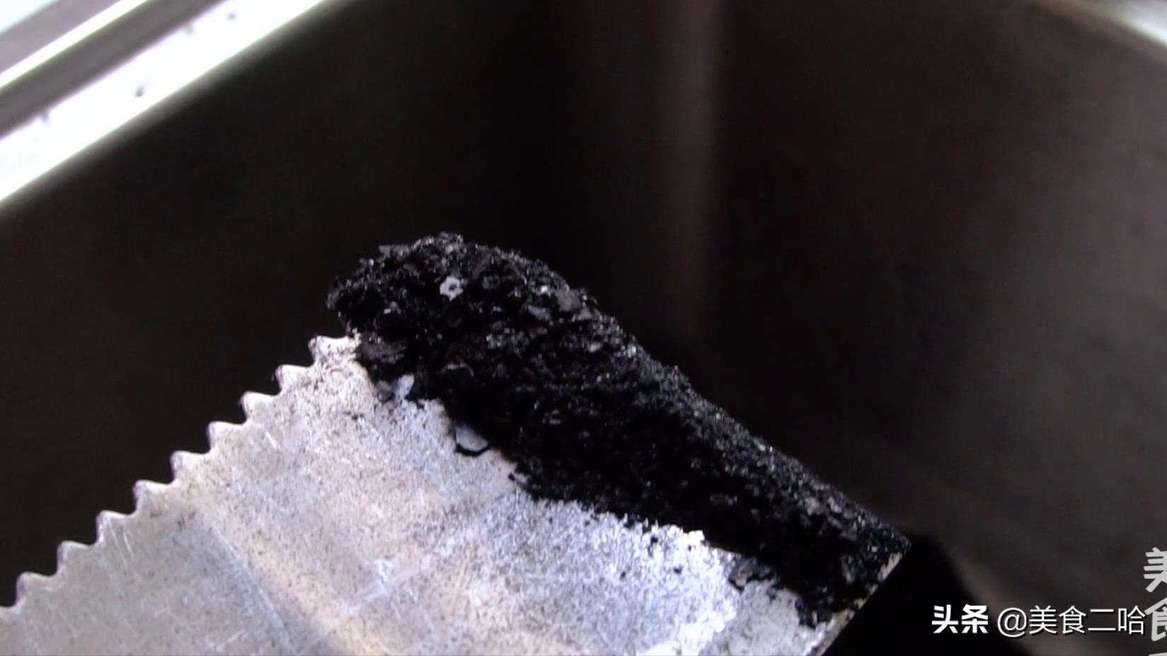 铁锅黑油垢怎么去除小窍门,铁锅清洗黑垢小妙招