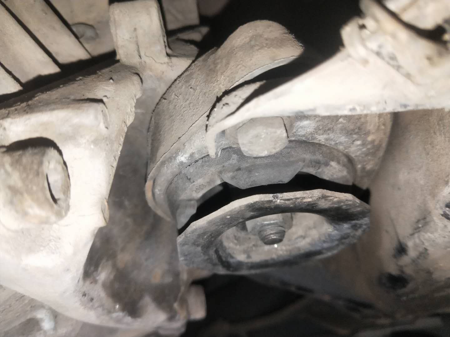 奥迪6缸2.8发动机通病,奥迪2.8v6发动机抖动缺缸