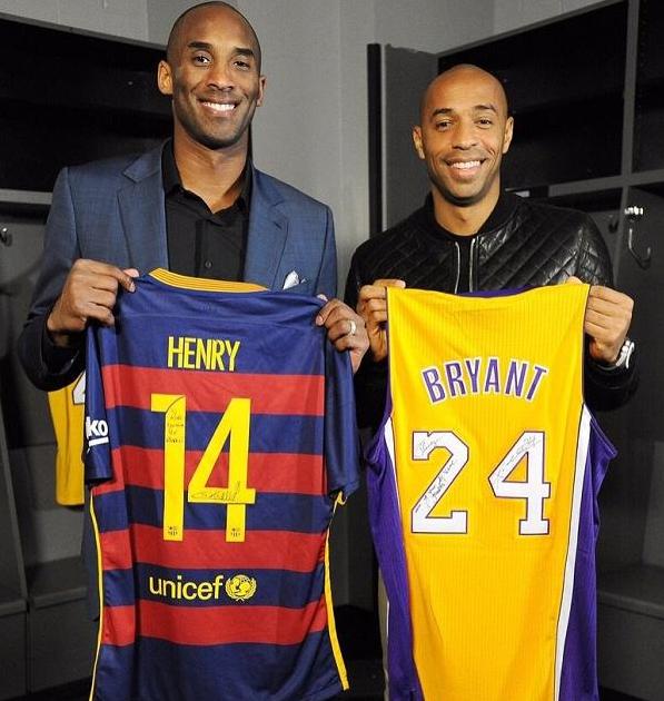 篮球明星和足球明星身价对比,奥尼尔体型和姚明的体型